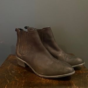 Steve Madden Chelsea Booties